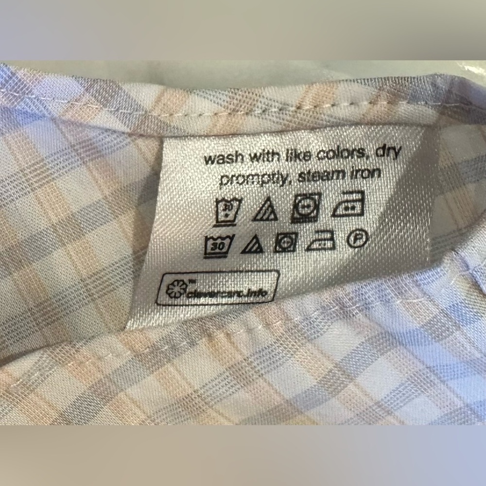 Van Heusen Men's Dress Shirt Slim Fit / Ultra Wrinkle Free - 14-14½ 32/33 Small - Picture 10 of 10